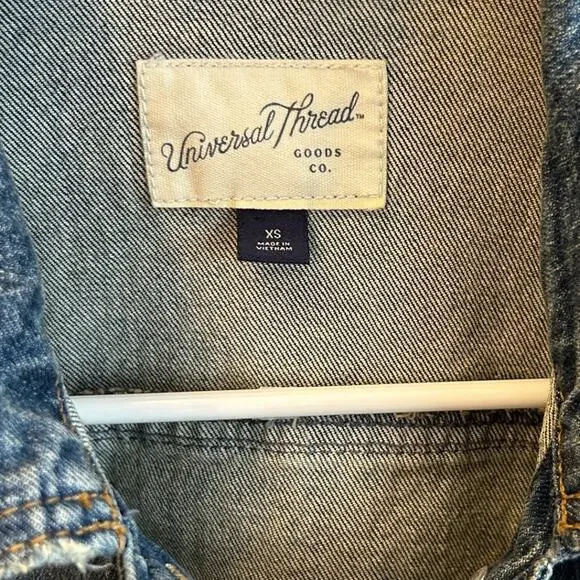 Universal Thread Medium Wash Denim Jacket - Picture 2 of 6